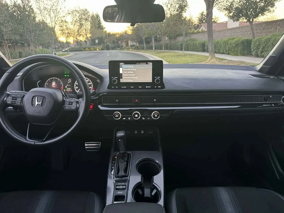 2025 Honda Civic 11th Gen - Image 11 of 15