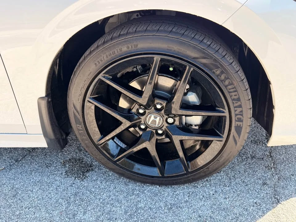 2025 Honda Civic 11th Gen - Image 12 of 13