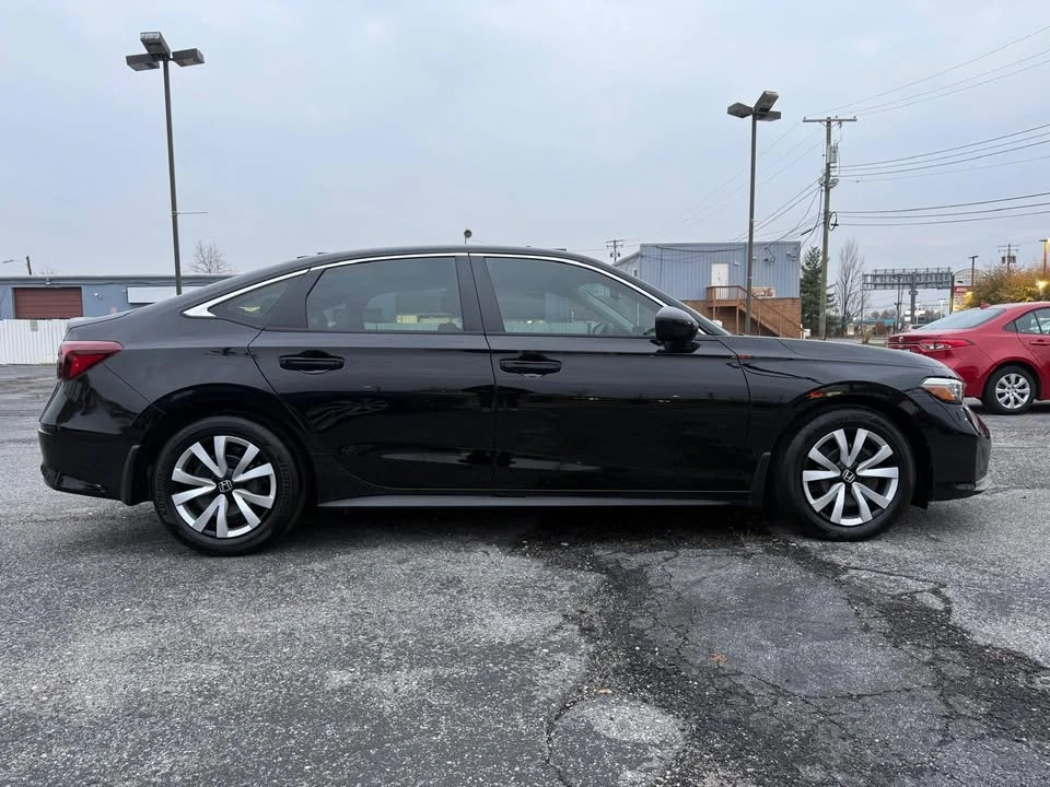 2025 Honda Civic 11th Gen - Image 4 of 10