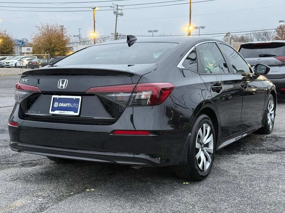 2025 Honda Civic 11th Gen - Image 9 of 10