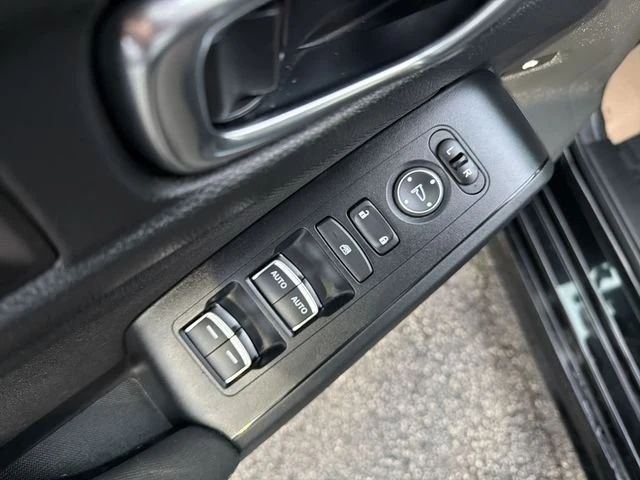 2025 Honda Civic 11th Gen - Image 13 of 19