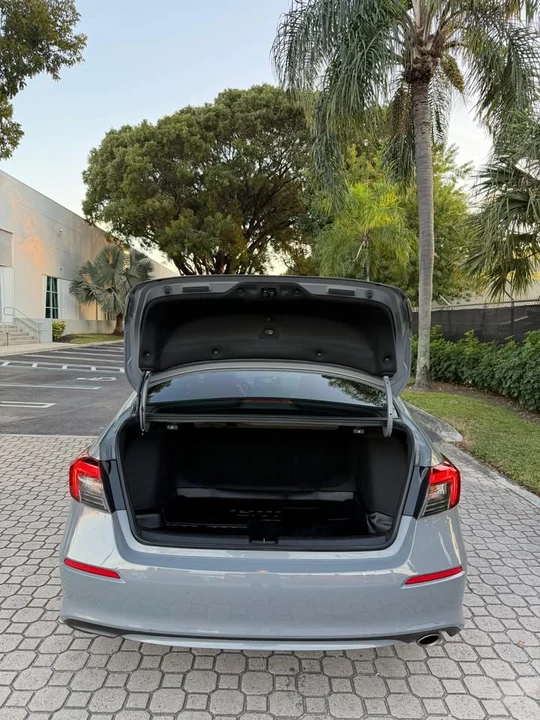 2025 Honda Civic 11th Gen - Image 10 of 20