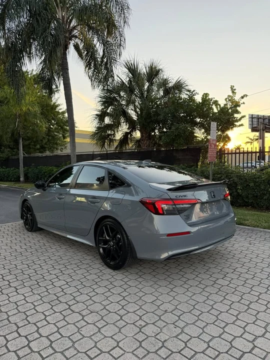 2025 Honda Civic 11th Gen - Image 13 of 20