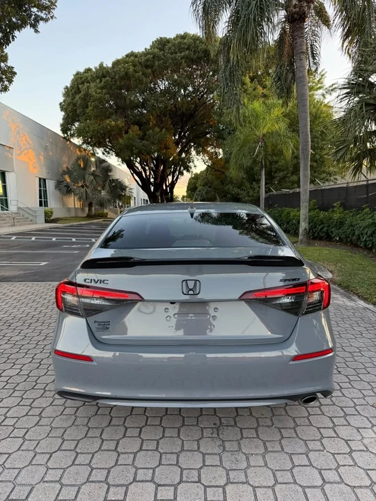 2025 Honda Civic 11th Gen - Image 9 of 20