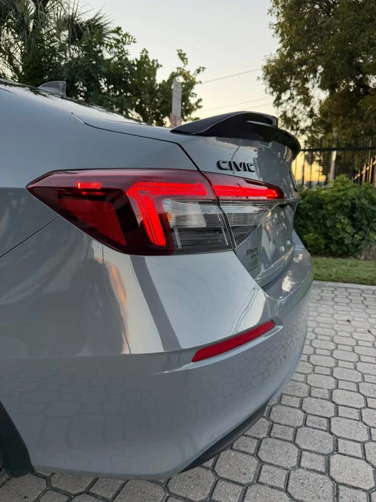 2025 Honda Civic 11th Gen - Image 14 of 20