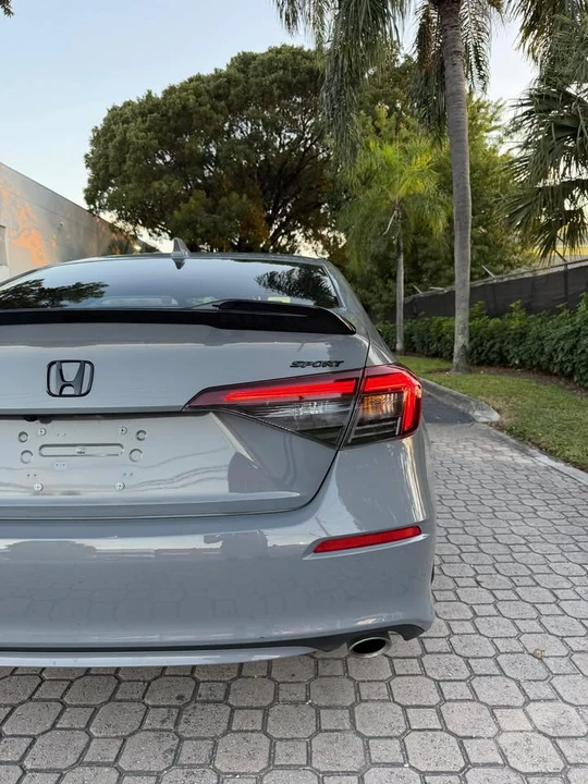 2025 Honda Civic 11th Gen - Image 11 of 20