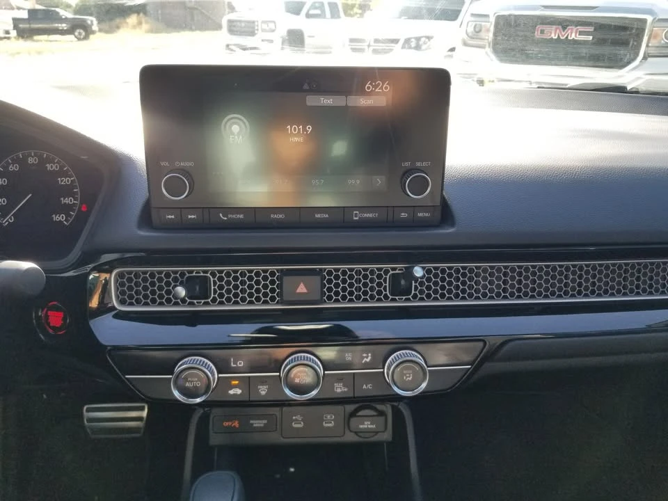 2025 Honda Civic 11th Gen - Image 15 of 20