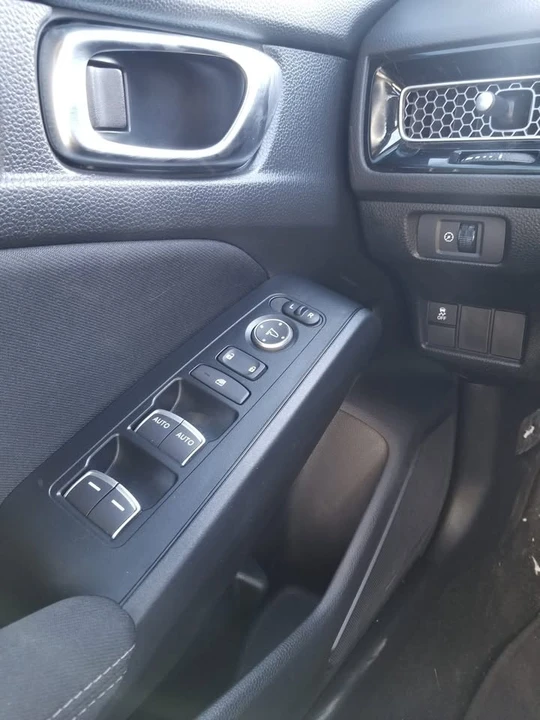 2025 Honda Civic 11th Gen - Image 18 of 20