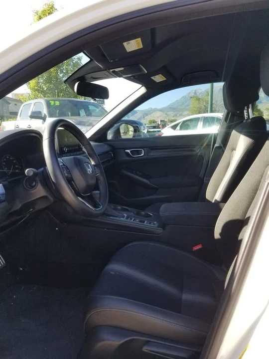 2025 Honda Civic 11th Gen - Image 11 of 20