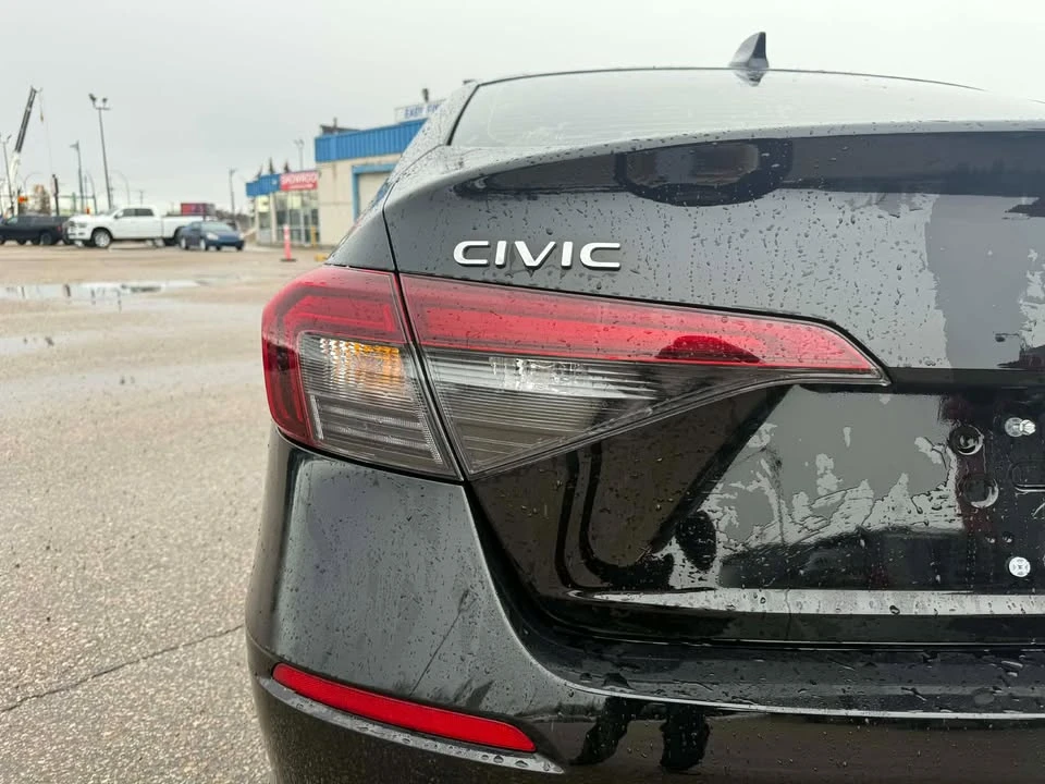 2025 Honda Civic 11th Gen - Image 11 of 17