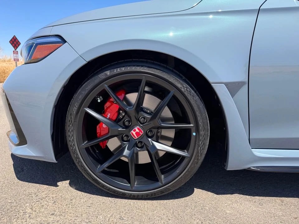 2025 Honda FL5 Civic Type R - Image 11 of 12