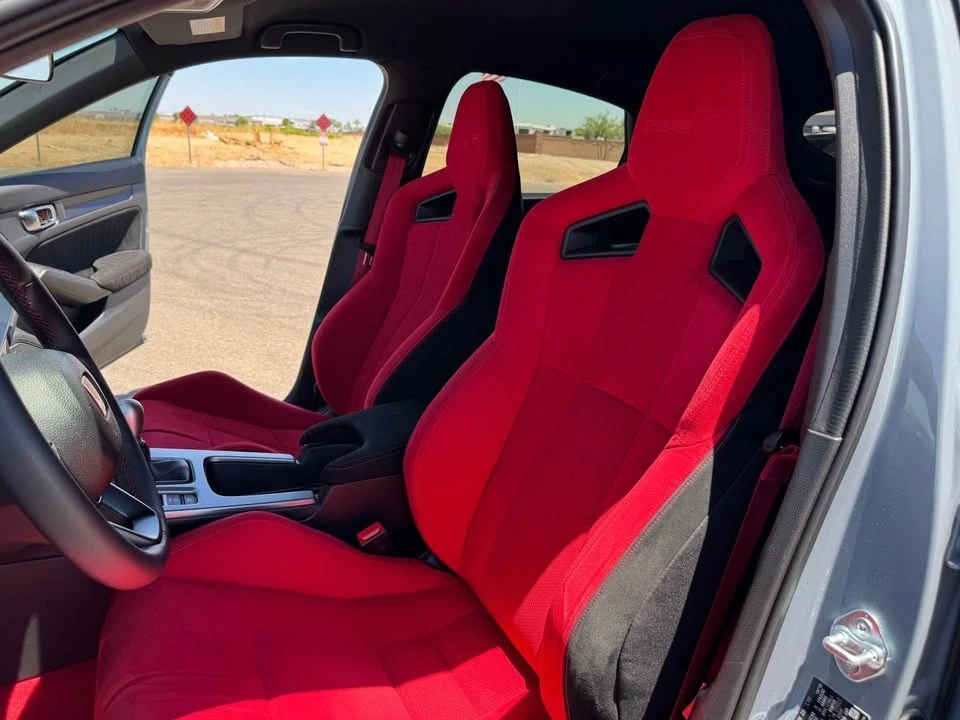 2025 Honda FL5 Civic Type R - Image 9 of 12