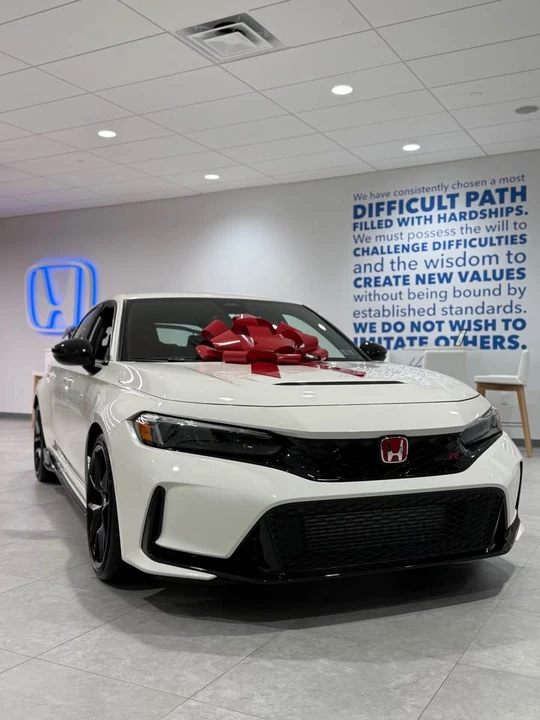 2025 Honda FL5 Civic Type R - Image 6 of 6