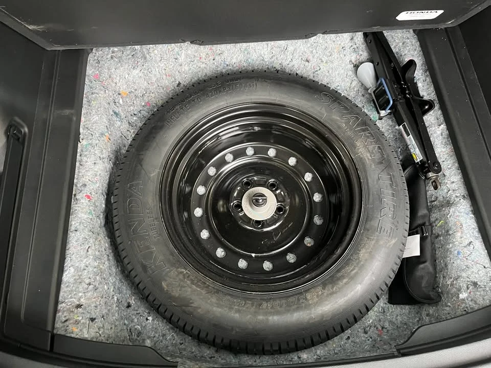 2025 Honda CR-V 6th Gen - Image 14 of 18