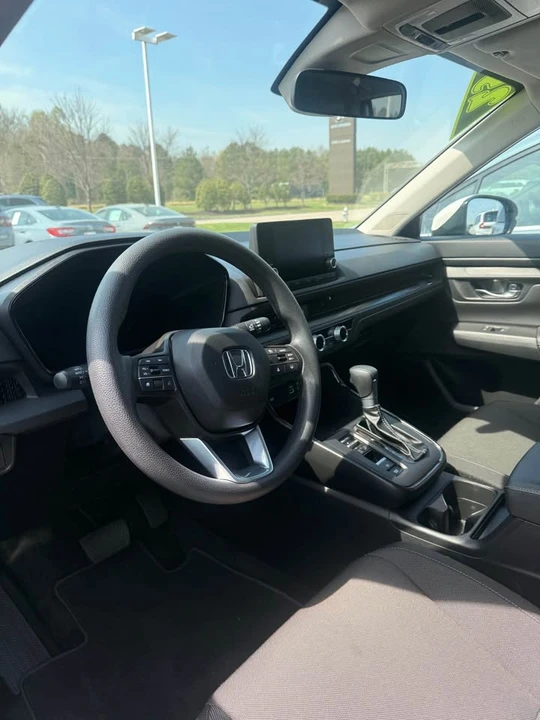 2025 Honda CR-V 6th Gen - Image 2 of 5