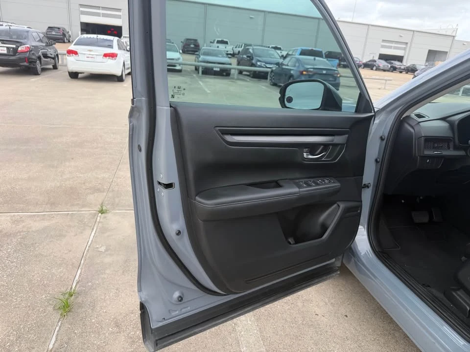 2025 Honda CR-V 6th Gen - Image 8 of 10