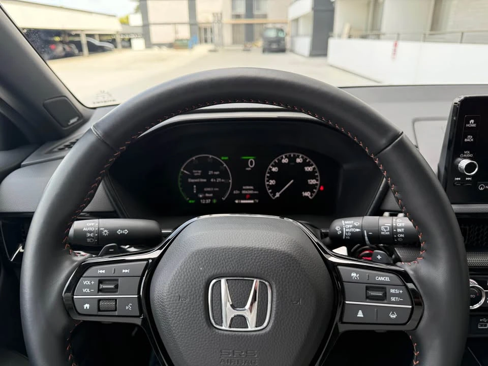 2025 Honda CR-V 6th Gen - Image 9 of 10