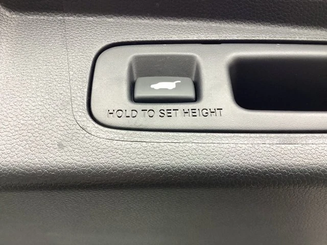 2025 Honda CR-V 6th Gen - Image 14 of 19