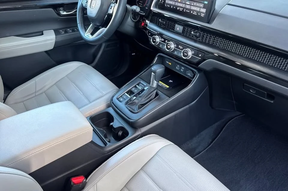 2025 Honda CR-V 6th Gen - Image 14 of 20