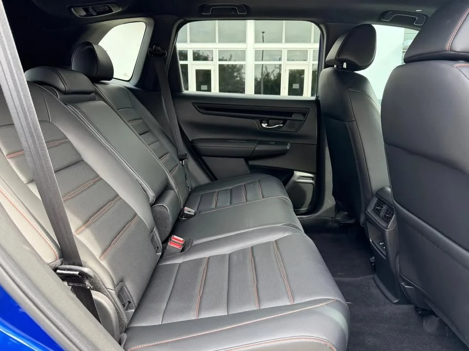 2025 Honda CR-V 6th Gen - Image 14 of 19