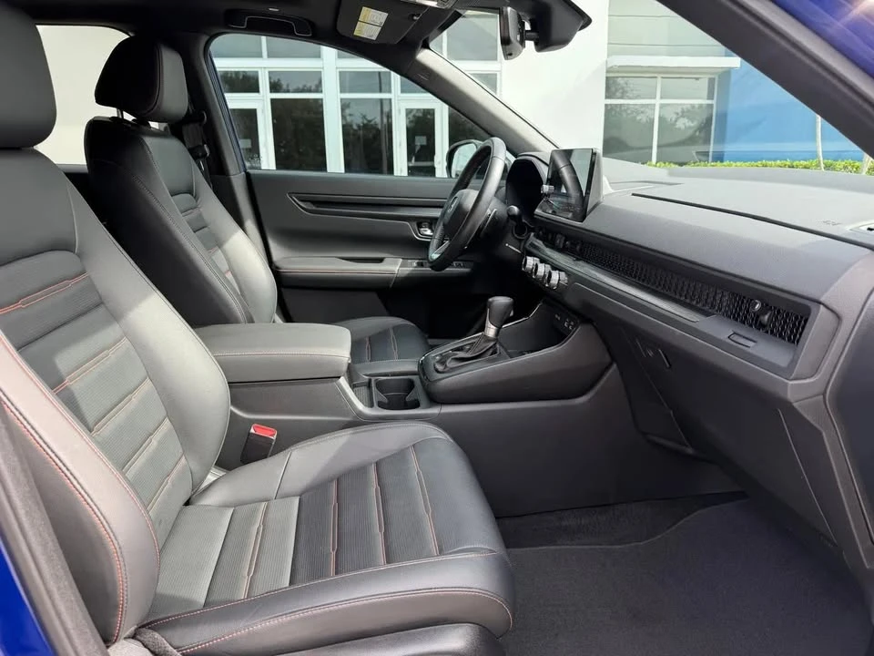 2025 Honda CR-V 6th Gen - Image 12 of 19