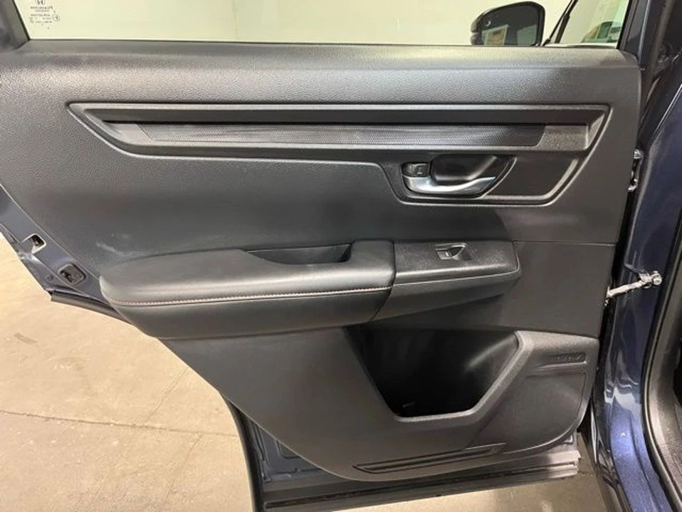 2025 Honda CR-V 6th Gen - Image 14 of 19
