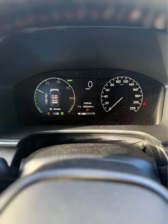 2025 Honda CR-V 6th Gen - Image 9 of 13