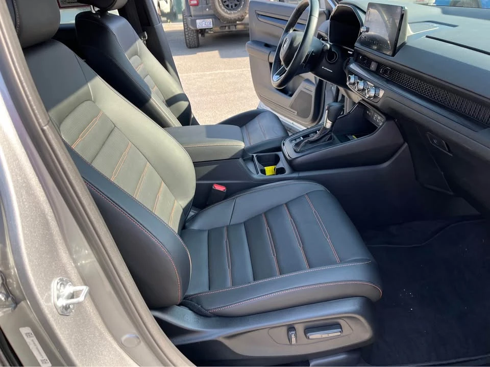 2025 Honda CR-V 6th Gen - Image 13 of 18