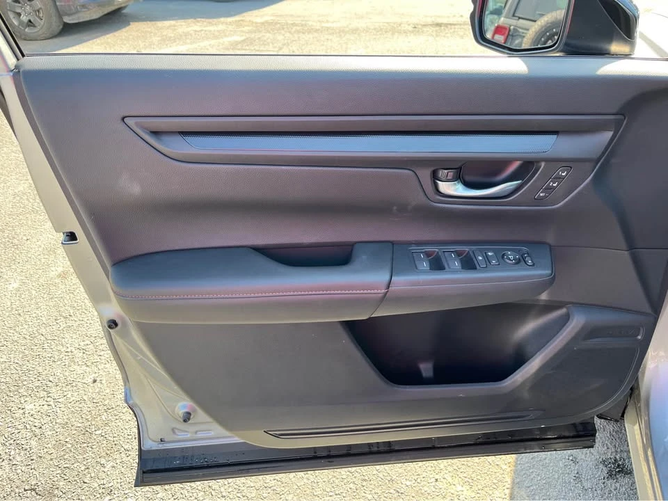 2025 Honda CR-V 6th Gen - Image 9 of 18