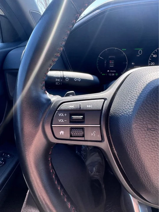 2025 Honda CR-V 6th Gen - Image 14 of 18