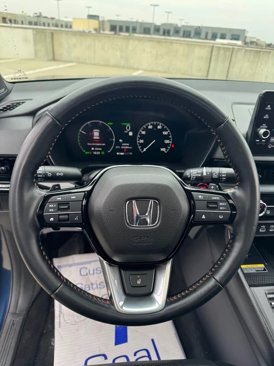 2025 Honda CR-V 6th Gen - Image 5 of 11