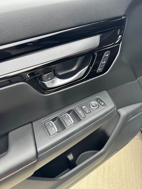 2025 Honda CR-V 6th Gen - Image 6 of 11