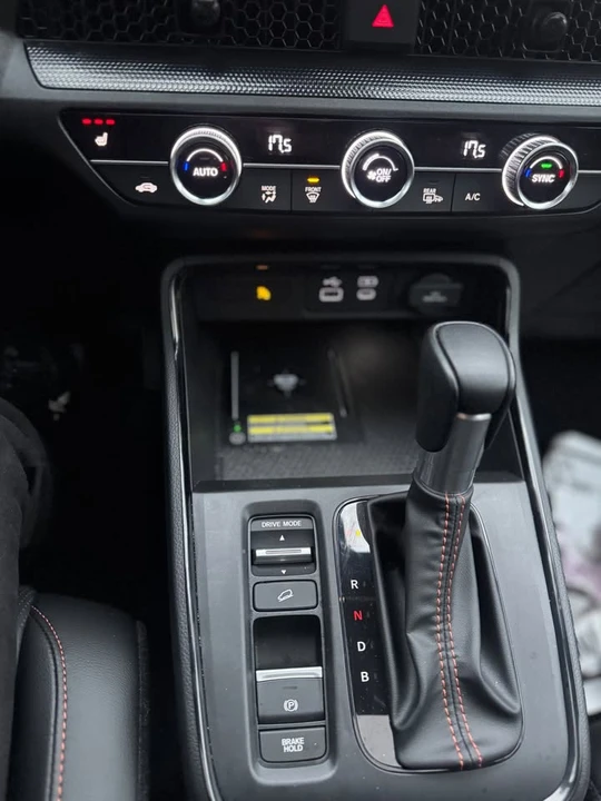 2025 Honda CR-V 6th Gen - Image 15 of 18