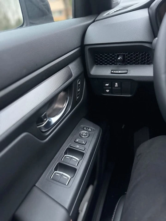 2025 Honda CR-V 6th Gen - Image 17 of 18