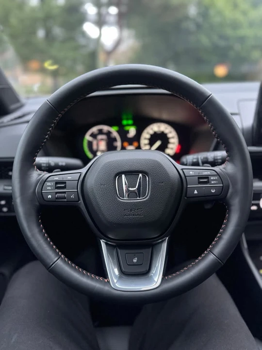 2025 Honda CR-V 6th Gen - Image 11 of 18