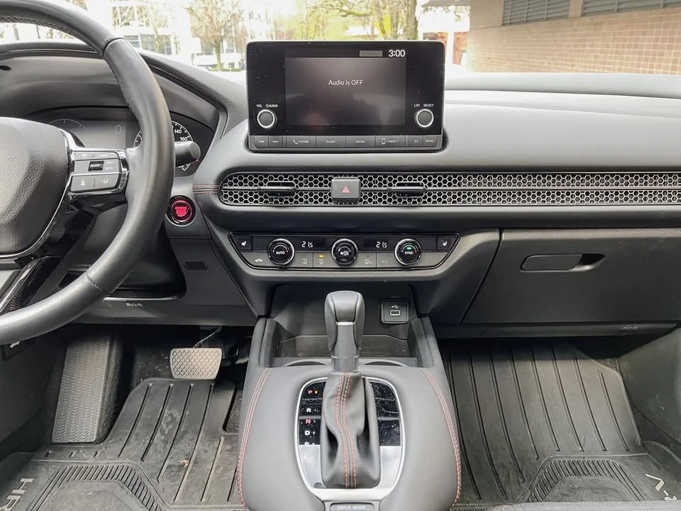 2025 Honda HR-V 3rd Gen - Image 17 of 19