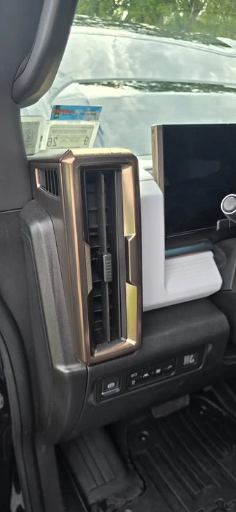 2025 Hummer HMMWV - Image 9 of 19