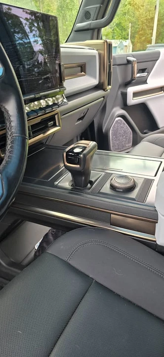2025 Hummer HMMWV - Image 11 of 19