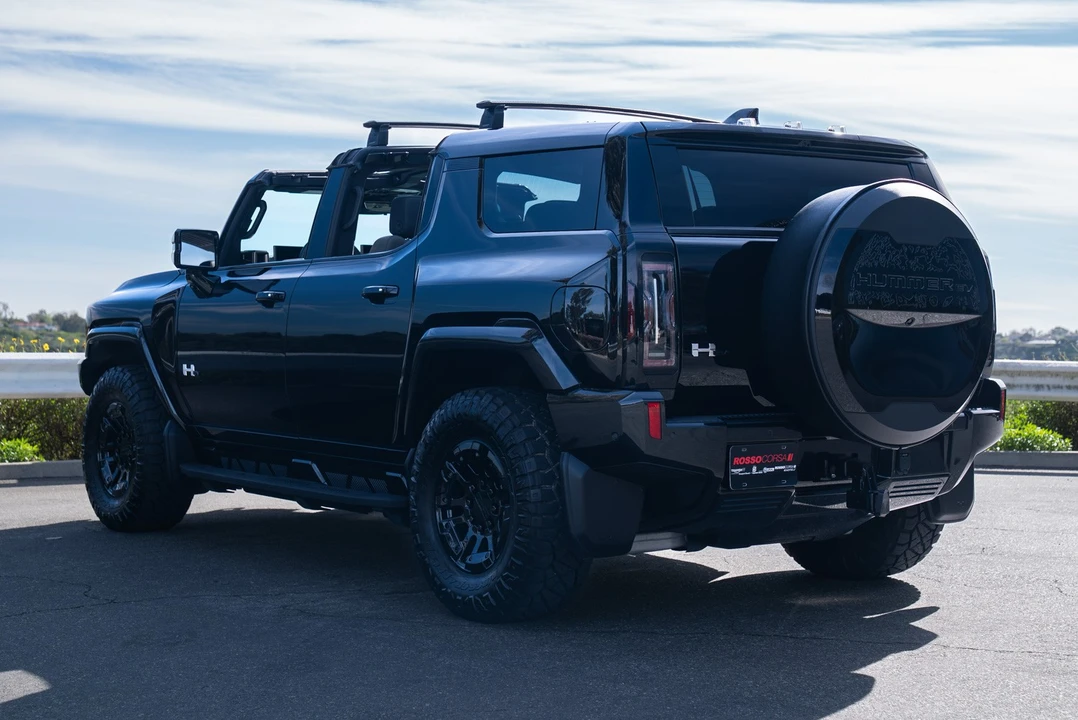2025 GMC Hummer EV - Image 12 of 21