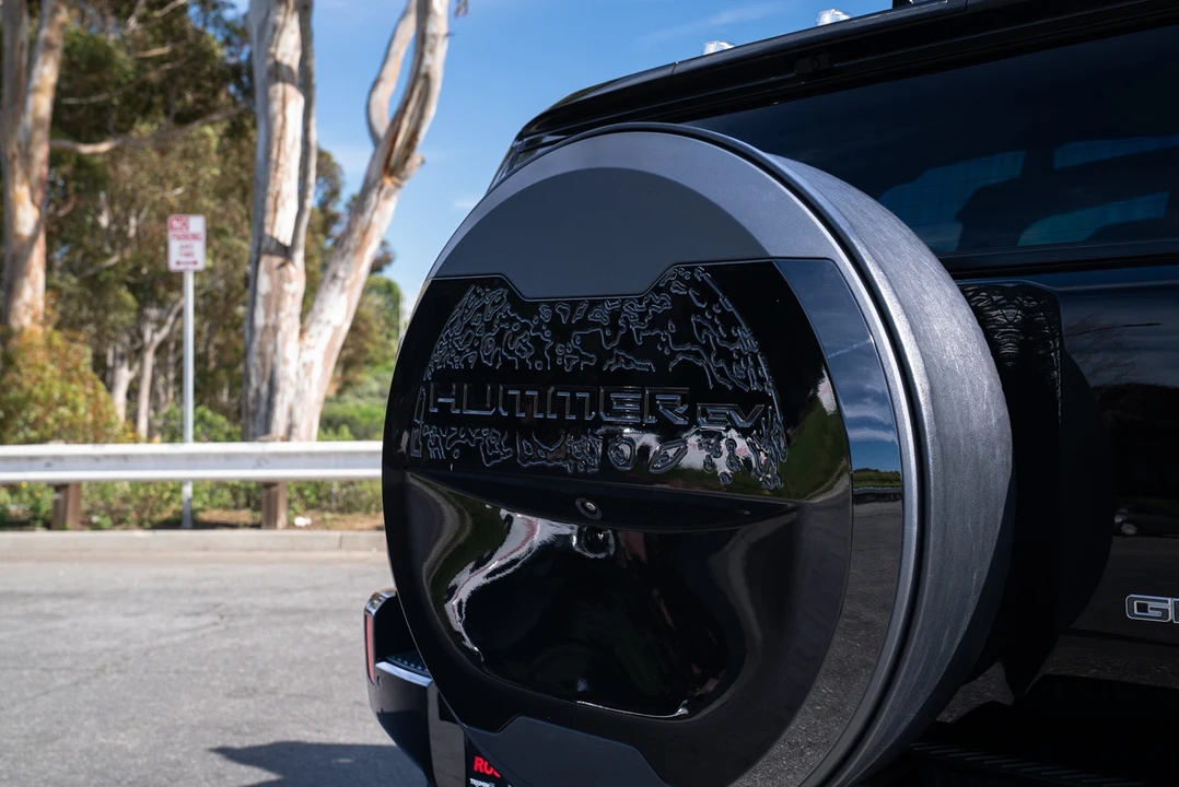2025 GMC Hummer EV - Image 20 of 21