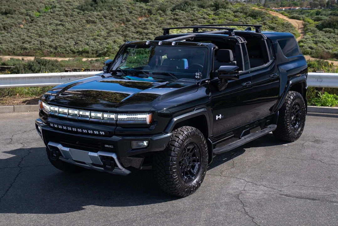 2025 GMC Hummer EV - Image 4 of 21