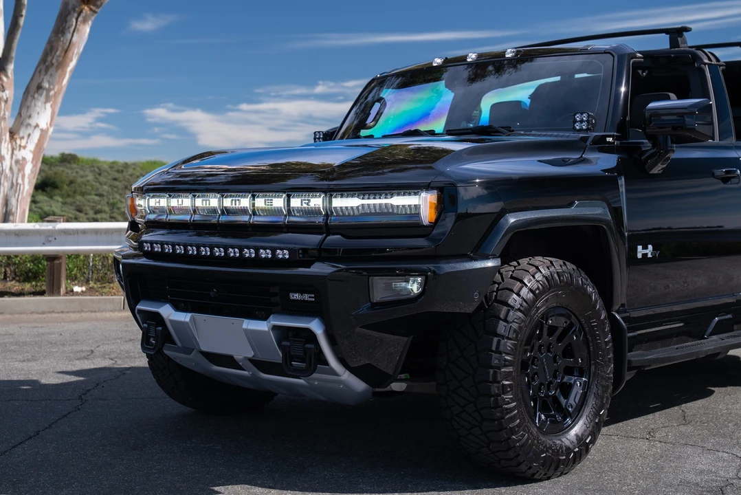 2025 GMC Hummer EV - Image 5 of 21