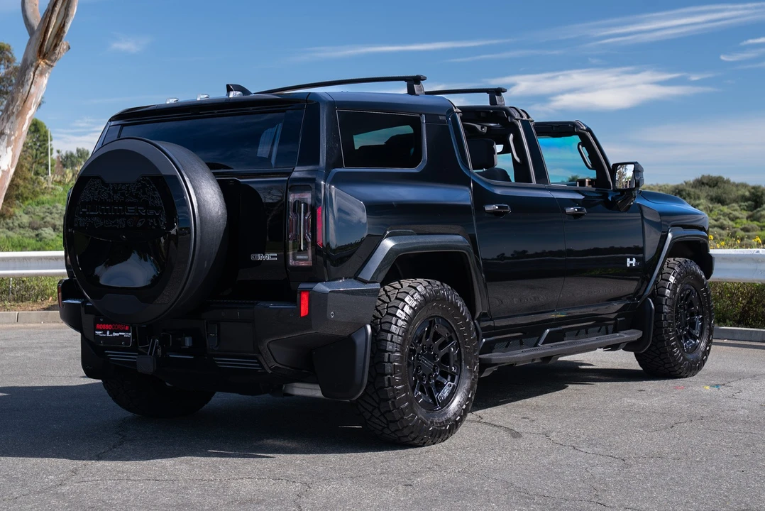 2025 GMC Hummer EV - Image 16 of 21