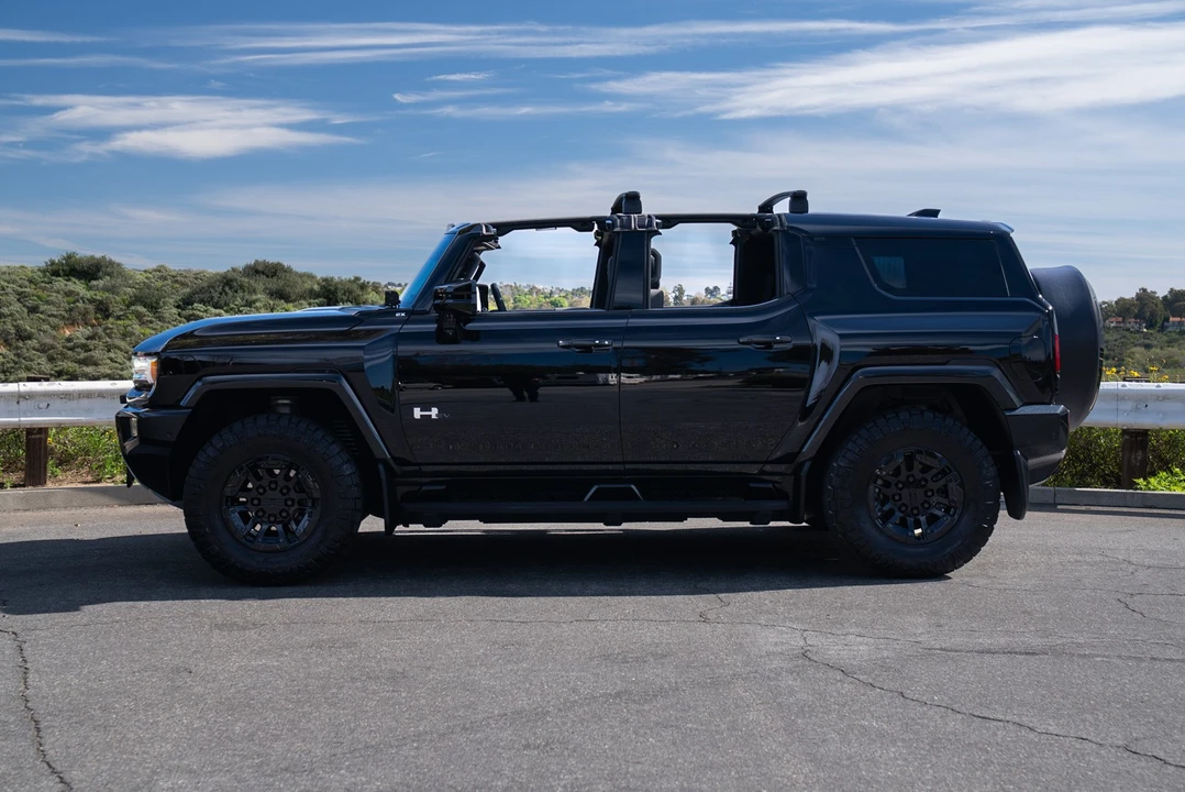 2025 GMC Hummer EV - Image 7 of 21