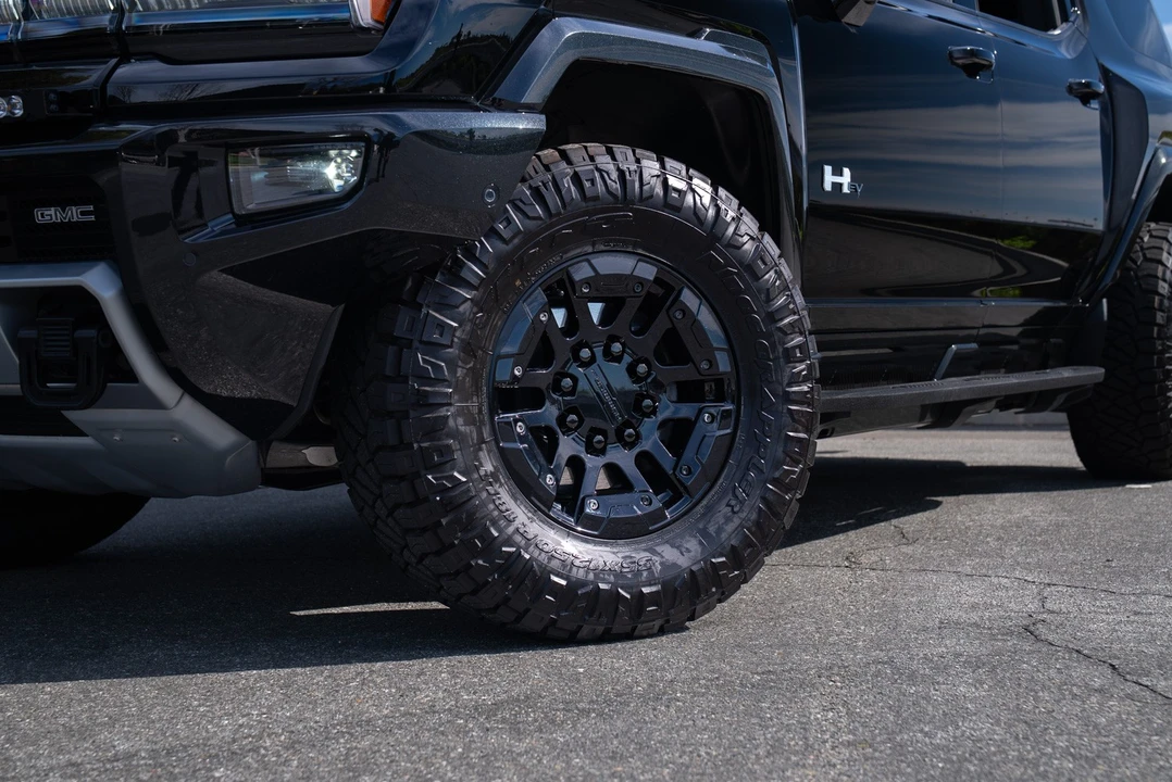 2025 GMC Hummer EV - Image 2 of 21