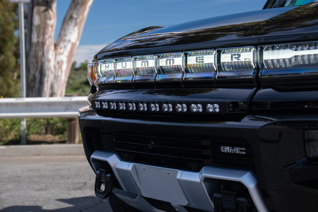 2025 GMC Hummer EV - Image 6 of 21