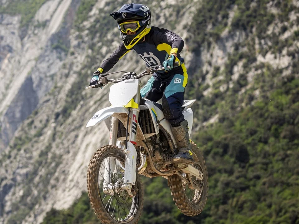 2025 Husqvarna - Image 17 of 20