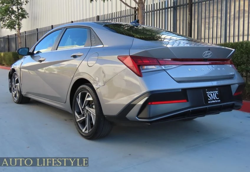 2025 Hyundai Elantra - Image 5 of 21