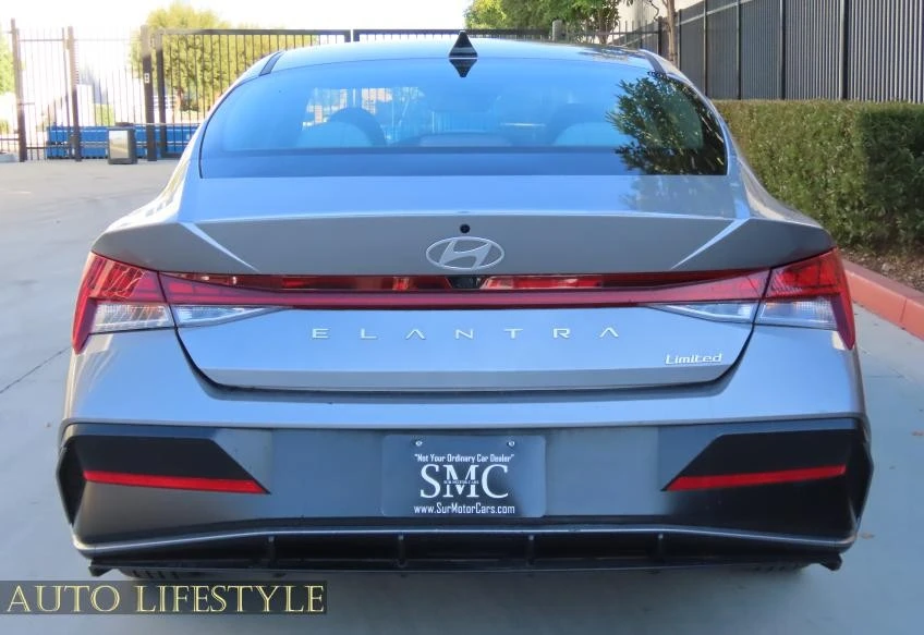 2025 Hyundai Elantra - Image 12 of 21