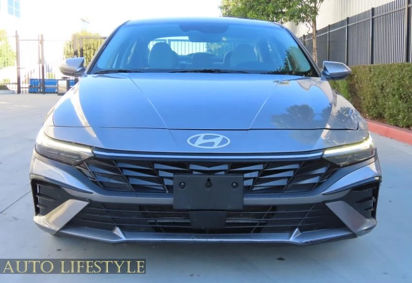 2025 Hyundai Elantra - Image 11 of 21